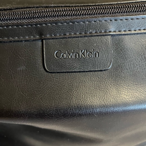 Calvin Klein Vintage Cosmetic Bag. - Picture 2 of 10